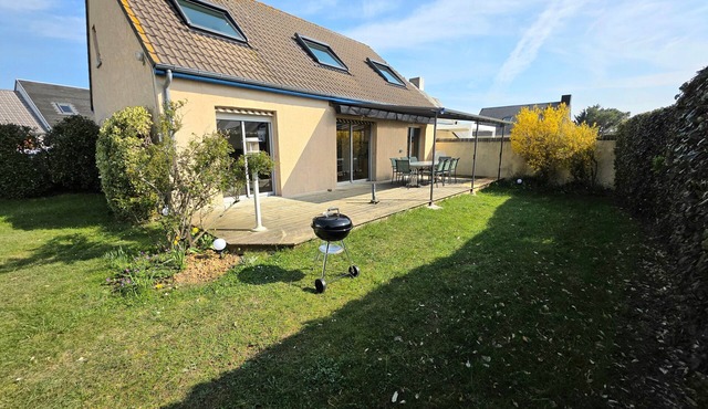 Holiday Home 'Les Volets Bleus' with Private Terrace, Private Garden and Wi-Fi