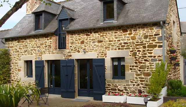 Holiday Home “Les Volets Bleus Binic” with Private Terrace, Garden and Wi-Fi