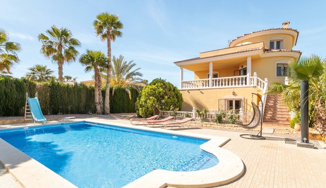 Holiday Home 'Limonita' with Private Pool, Wi-Fi and Air Conditioning