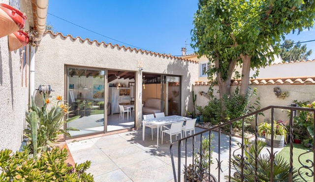 Holiday Home 'Lina' with Private Terrace, Wi-Fi and Air Conditioning