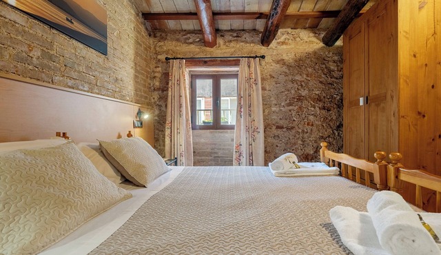 Holiday Home 'Llebra 2' with Private Terrace, Wi-Fi and Air Conditioning