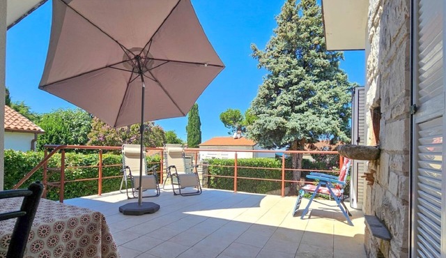 Holiday home located directly on the beach with sea view, outdoor shower, barbecue