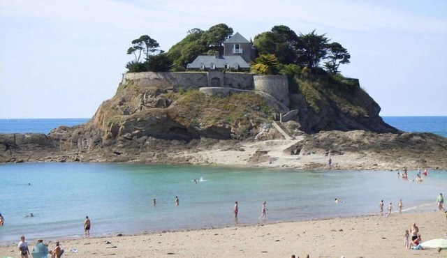 Holiday home located in the middle of the popular seaside resort, Cancale
