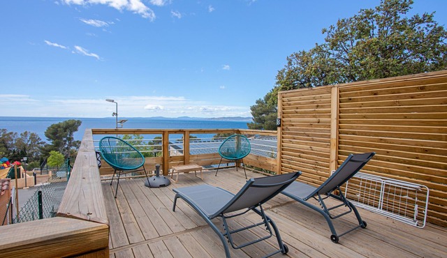 Holiday Home "Lodge Vue Mer" close to the Beach with Pool & Wi-Fi