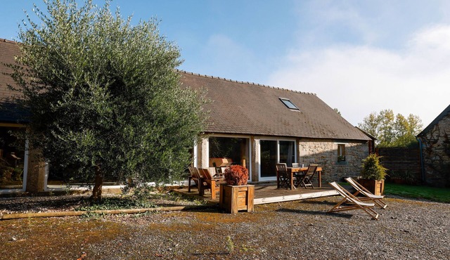 Holiday Home 'Loft Atypique Ancienne Étable' with jaccuzzi & sauna