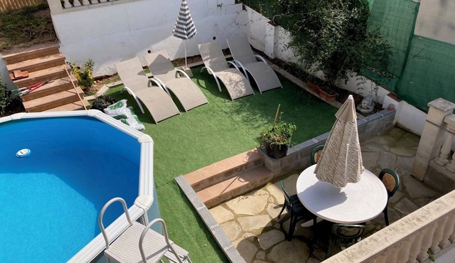 Holiday Home "Lola's Beach House" with Sea View, Private Pool & Wi-Fi