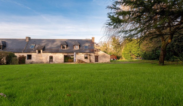 Holiday Home 'Longère 200 M2' with Private Terrace, Private Garden and Wi-Fi