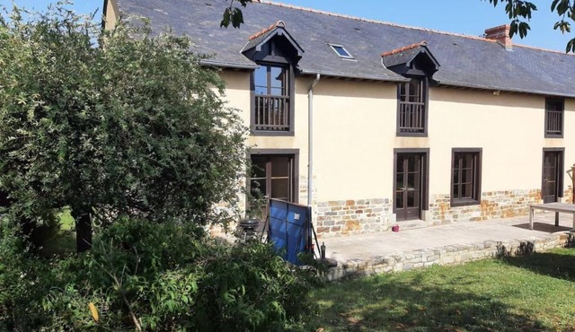 Holiday Home 'Longère Familiale' with Private Terrace, Private Garden and Wi-Fi