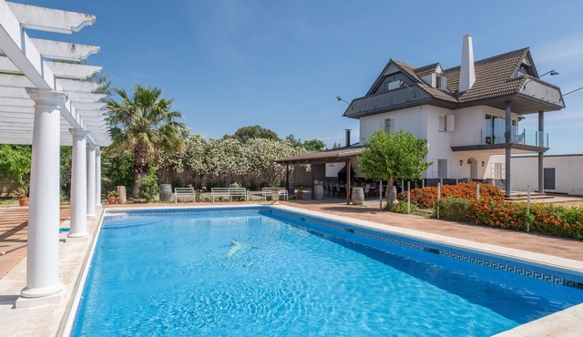 Holiday Home 'Los Rosales De La Palmilla' with Private Pool, Balcony and Air Conditioning