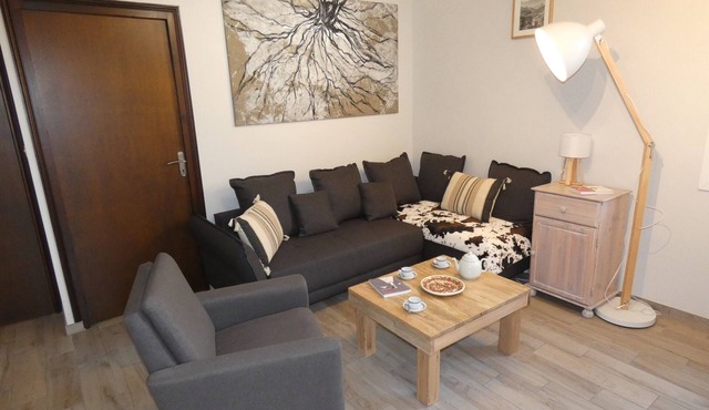 Holiday Home “L’oustal De Préchac” with Mountain View, Private Terrace and Wi-Fi