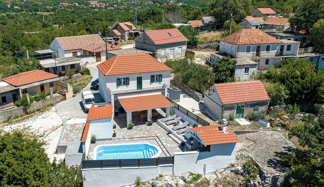 Holiday Home Luce with Pool, Ljubitovica, Croatia