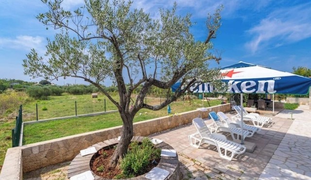 Holiday Home Luce - Six Bedroom Villa with Terrace, Sea View and Swimming pool