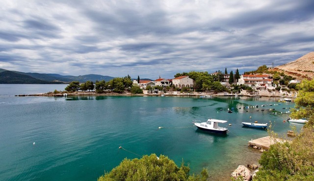 Holiday home- Luka - One Bedroom Villa, Sleeps 4