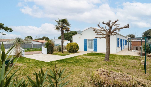 Holiday Home 'Lumineuse Près La Rémigeasse' with Private Terrace, Private Garden and Wi-Fi