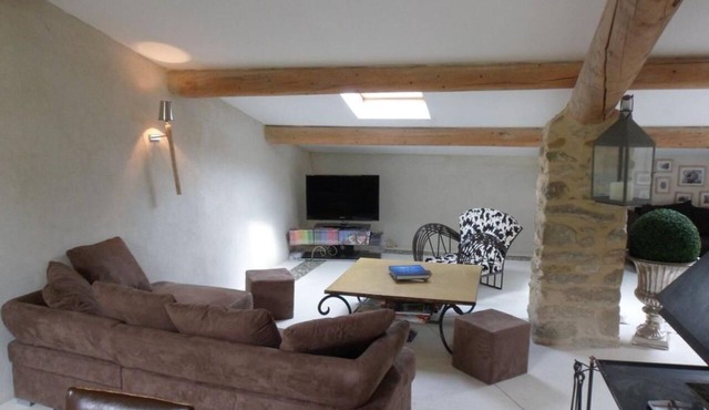 Holiday Home 'Luxueuse Bergerie Pied Du Ventoux' with Mountain View, Shared Terrace and Wi-Fi