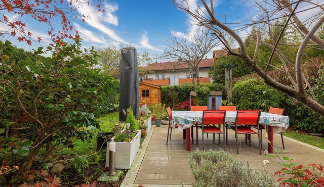 Holiday Home "Maison Mitoyenne proche Lac Annecy" with Mountain View, Shared Terrace & Wi-Fi