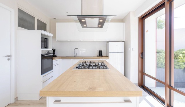 Holiday Home 'Maison 10 Pers Piscine - Plage 3kms' with Shared Pool, Private Terrace and Wi-Fi