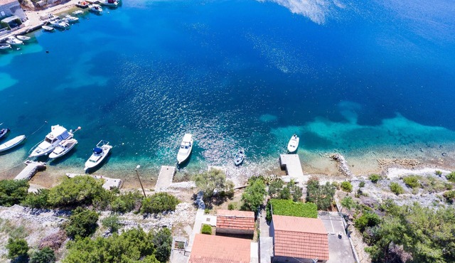 Holiday Home Magazin- One Bedroom Apartment with Terrace and Sea View