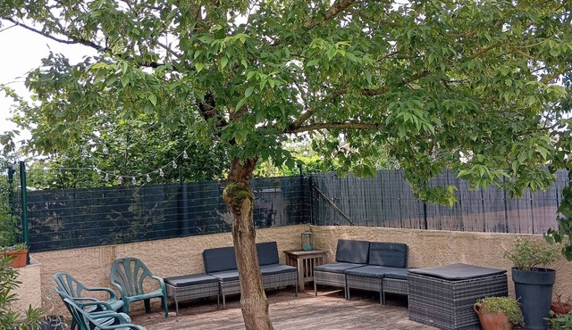 Holiday Home “Maison Agréable 30 Minutes from Puy du Fou” with Private Terrace, Garden, and Wi-Fi