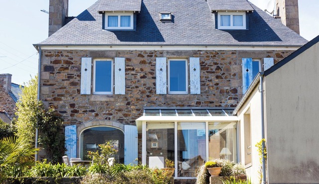 Holiday Home 'Maison Bretonne Madame Est Servie' with Sea View, Private Terrace and Wi-Fi