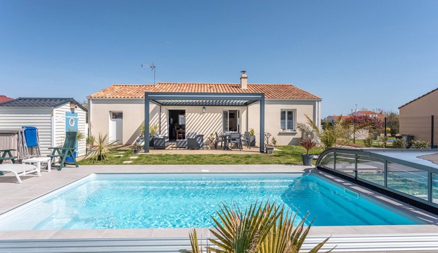 Holiday Home 'Maison Salorge' with Private Pool, Wi-Fi and Air Conditioning