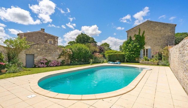 Holiday Home 'Maison De Vacances Avec Piscine' with Private Pool, Private Terrace and Wi-Fi