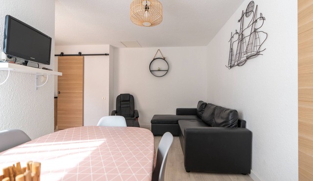 Holiday Home 'Maison De Pecheur, la Rose Des Vents' with Terrace & Wi-Fi