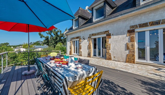 Holiday Home 'Maison 10 Pers 2kms De La Plage' with Sea View, Private Terrace and Wi-Fi
