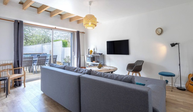 Holiday Home 'Maison 12pers 3kms De La Plage' with Private Pool, Private Terrace and Wi-Fi
