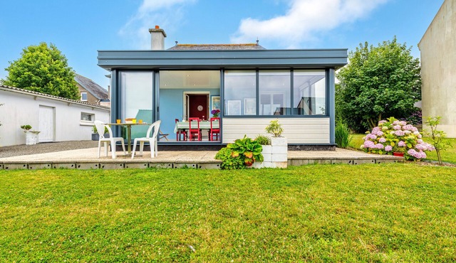 Holiday Home 'Maison 4 Pers 5kms De La Plage' with Private Terrace and Private Garden