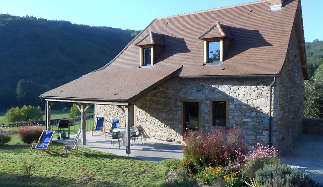 Holiday Home "Maison Au Calme" with Private Terrace and Garden