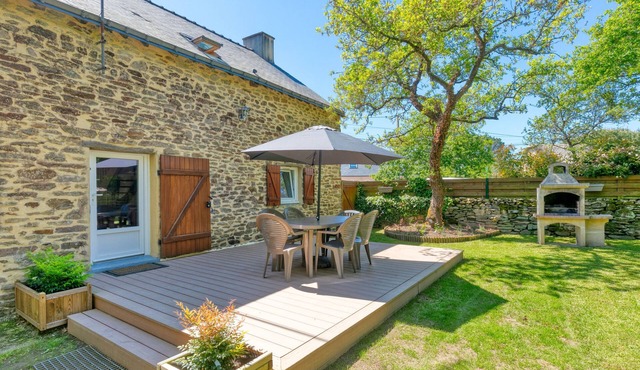 Holiday Home 'Maison Avec Grand Jardin' with Private Terrace, Private Garden and Wi-Fi