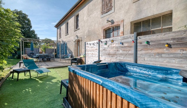Holiday Home 'Maison Avec Piscine Et Remous' with Private Pool, Private Terrace and Wi-Fi