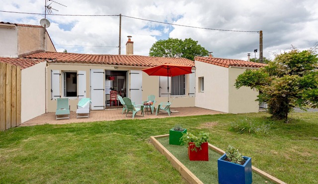 Holiday Home 'Maison Calme' with Private Terrace, Private Garden and Wi-Fi
