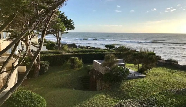 Holiday Home 'Maison De Maître - Baie De La Baule' with Sea View, Private Terrace and Wi-Fi