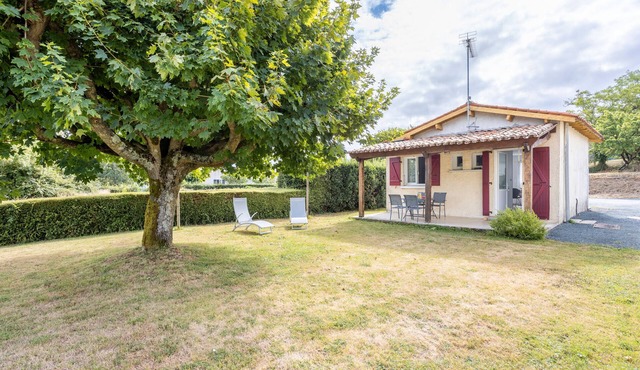 Holiday Home 'Maison De 2 À 4 Personnes' with Private Terrace, Private Garden and Wi-Fi