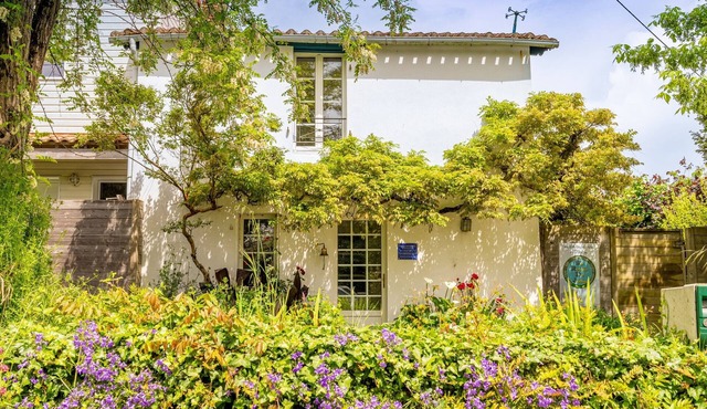 Holiday Home 'Maison De Charme - 400m Plage' with Private Terrace, Private Garden and Wi-Fi