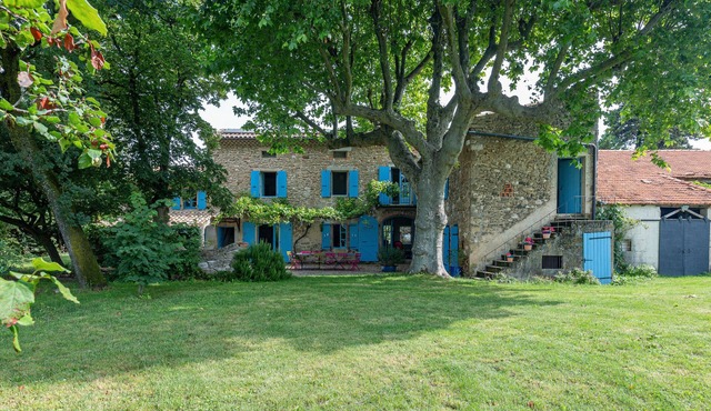 Holiday Home 'Maison De Campagne Au Calme' with Mountain View, Private Pool and Wi-Fi