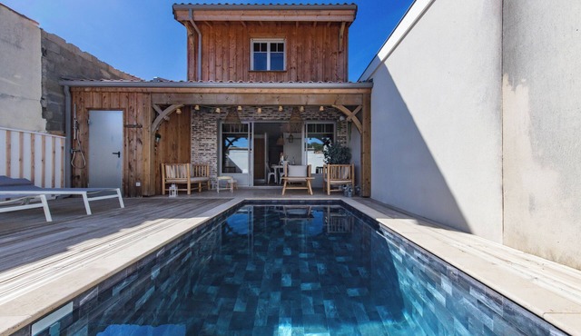 Holiday Home 'Maison De La Plage' with Private Pool, Wi-Fi and Air Conditioning