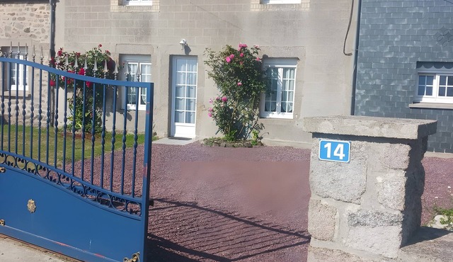 Holiday Home 'Maison En Bord De Mer' with Shared Terrace, Private Garden and Wi-Fi