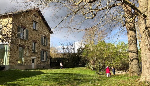 Holiday Home 'Maison De Campagne Vers Versailles' with Private Terrace, Private Garden and Wi-Fi