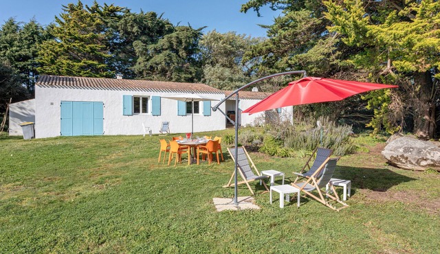 Holiday Home 'Maison 250m Plage - Grand Jardin' with Private Garden and Wi-Fi