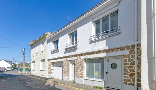 Holiday Home 'Maison De Famille Paisible' with Private Terrace and Wi-Fi