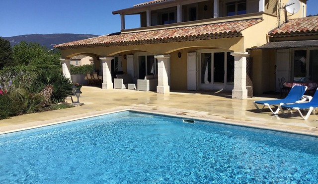 Holiday Home 'Maison Piscine Chauffe Jacuzzi' with Private Terrace, Private Garden and Wi-Fi