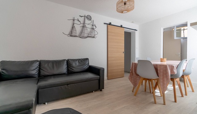 Holiday Home 'Maison De Pecheur, la Rose Des Vents' with Terrace & Wi-Fi