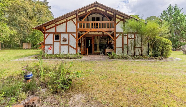 Holiday Home 'Maison Landaise' with Private Terrace, Private Garden and Wi-Fi