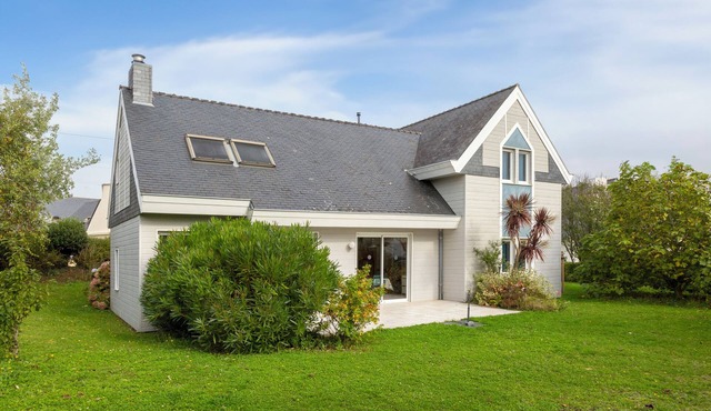 Holiday Home 'Maison Marjolaine' with Private Terrace and Private Garden