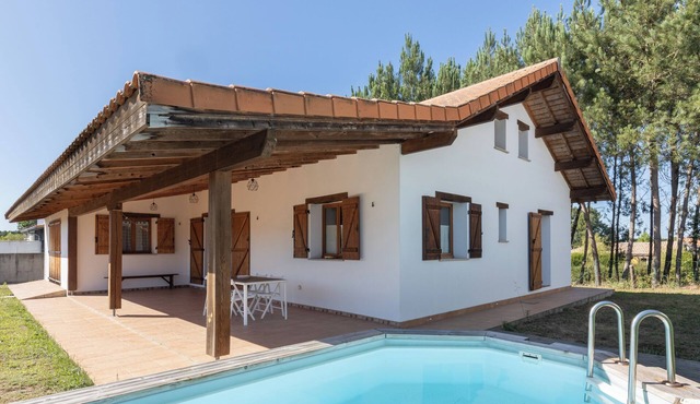 Holiday Home 'Maison Pour 6 Personnes' with Pool, Terrace & Wi-Fi