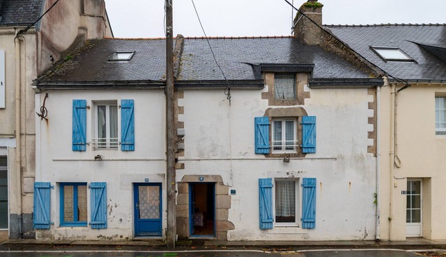 Holiday Home 'Maison Sarzeau Centre - La Bernache' with Shared Pool, Terrace and Wi-Fi