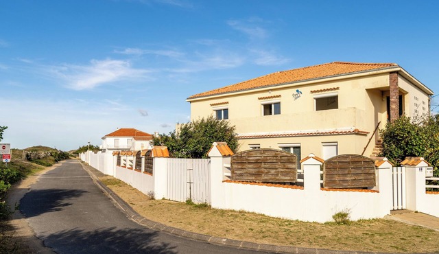 Holiday Home 'Maison Vue Sur Mer 50m Plage' with Sea View, Private Terrace and Wi-Fi